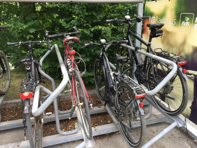 Pyöräteline Alpenzoo.JPG