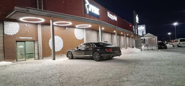 bentley.thumb.jpg.8e2d95aa96cb5958094261a0eaa0acb9.jpg